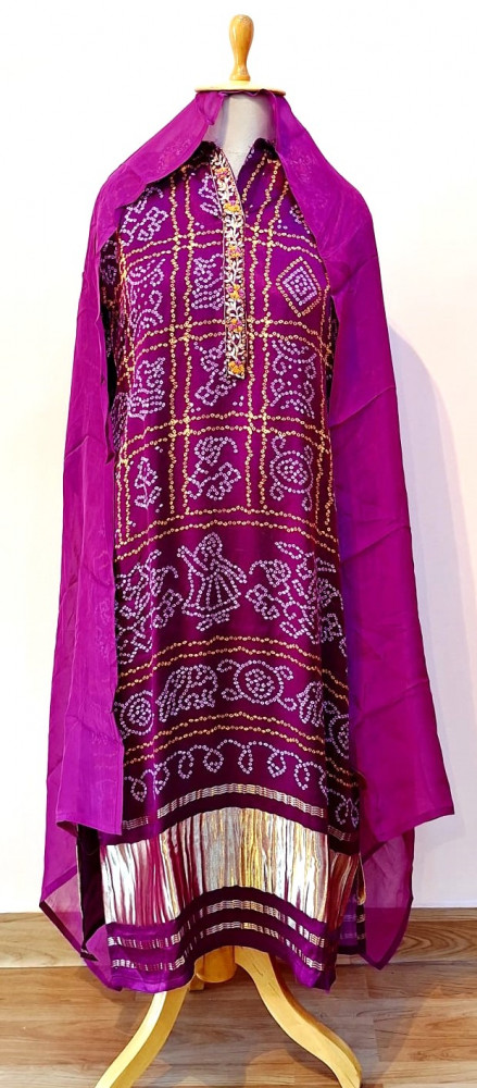 Image of PURPLE BHANDHEJ SUIT PANT AND DUPATTA SET