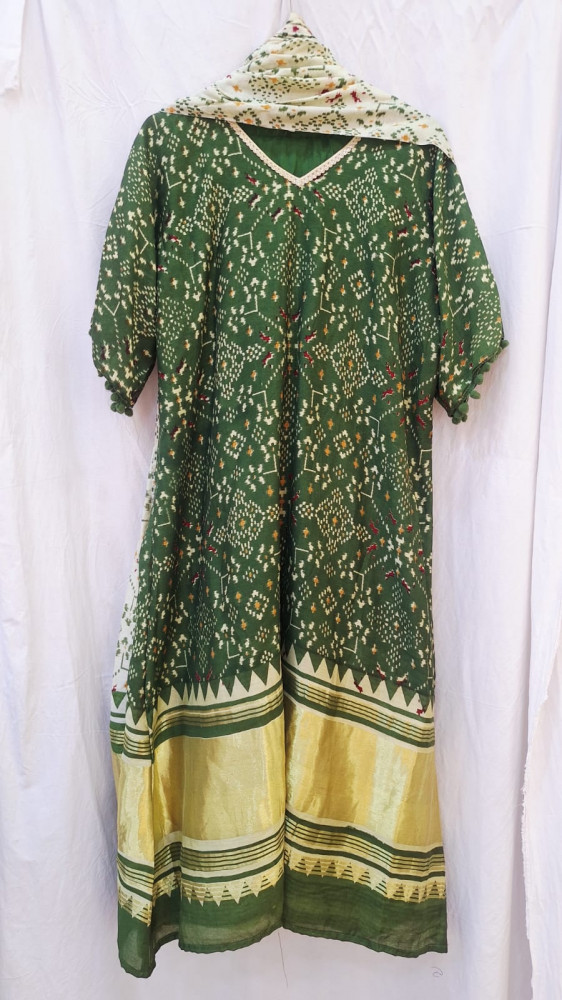 Image of BOTTLE GREEN SUIT PANT WITH DUPPTTA SET