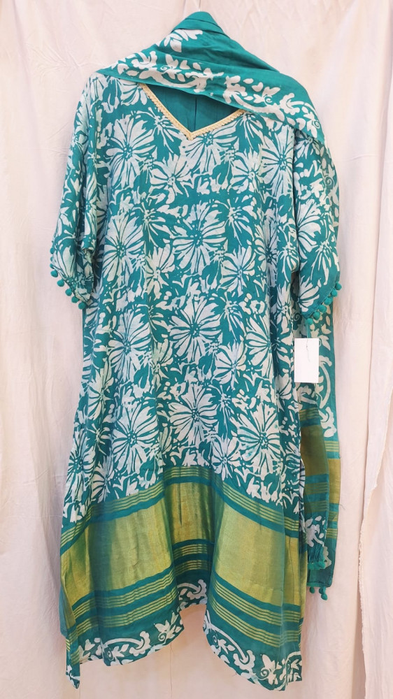 Image of ENGLISH GREEN PRINTED SUIT PANT WITH DUPPTTA SET