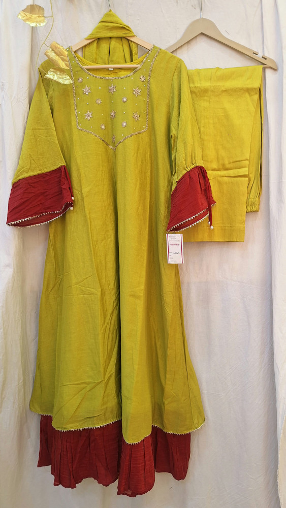 Image of LIGHT GREEN WITH RUST MULCHANDERI  HANDWORK SET