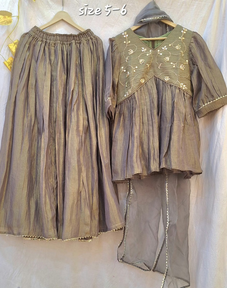 Image of GREY PEPLUM SKIRT AND DUPPTTA SET