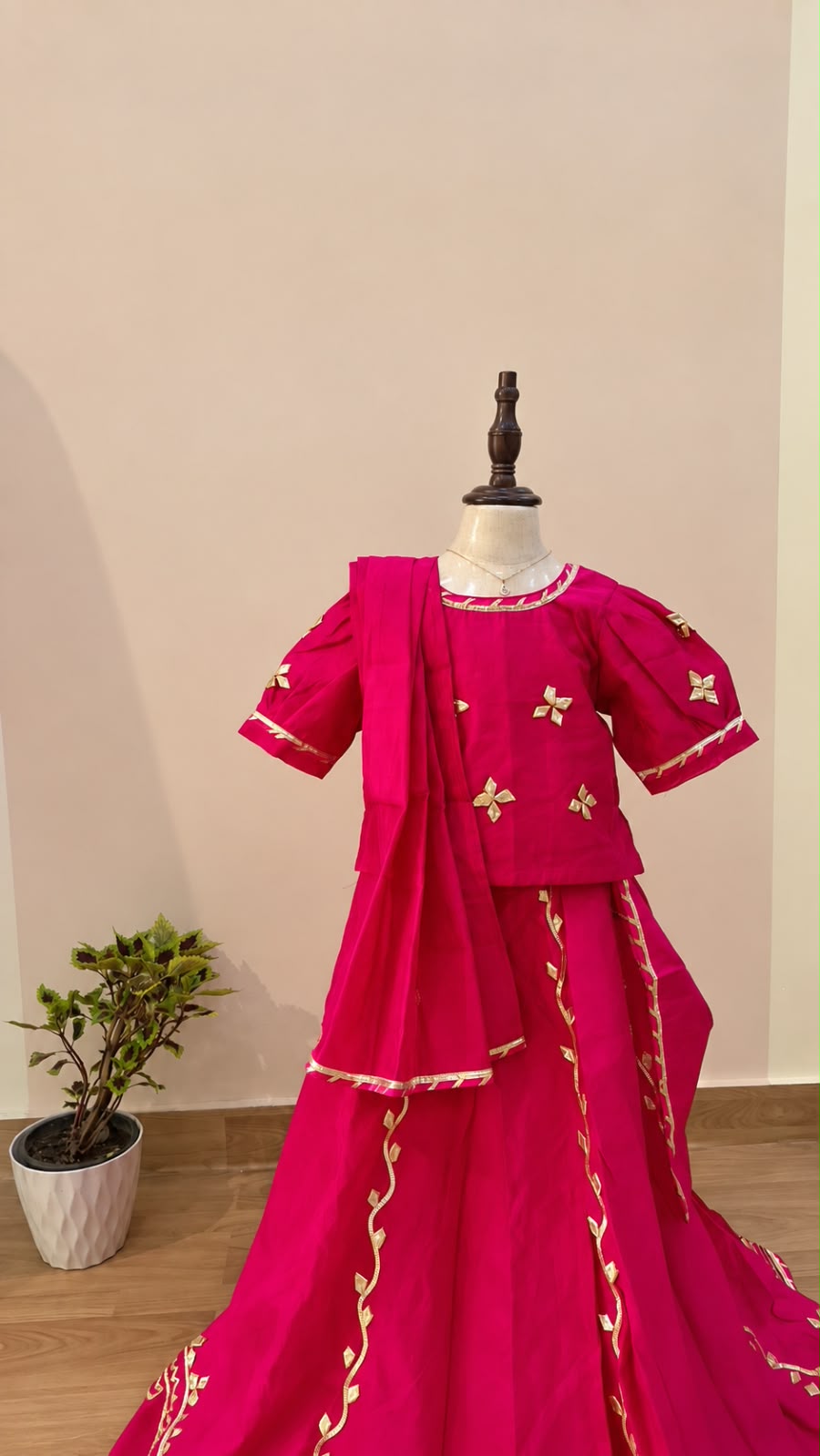 RANI CHANDERI KACCHAGOTA  TOP SKIRT WITH DUPPTTA SET