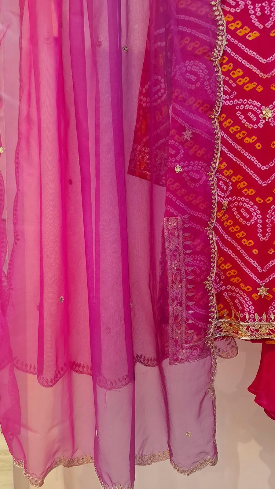 RANI BHANDEJ KURTI WITH FLAYED PLAZO WITH ORAGNZA SHADED DUPPTTA SET
