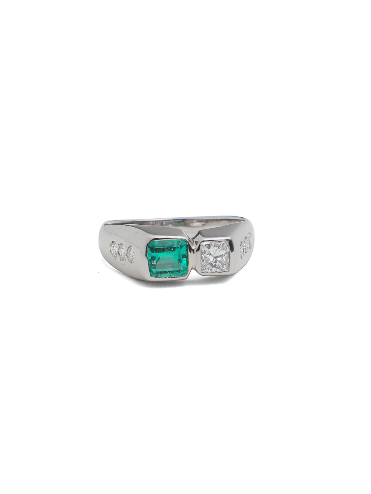 Rendezvous Diamond Emerald Ring