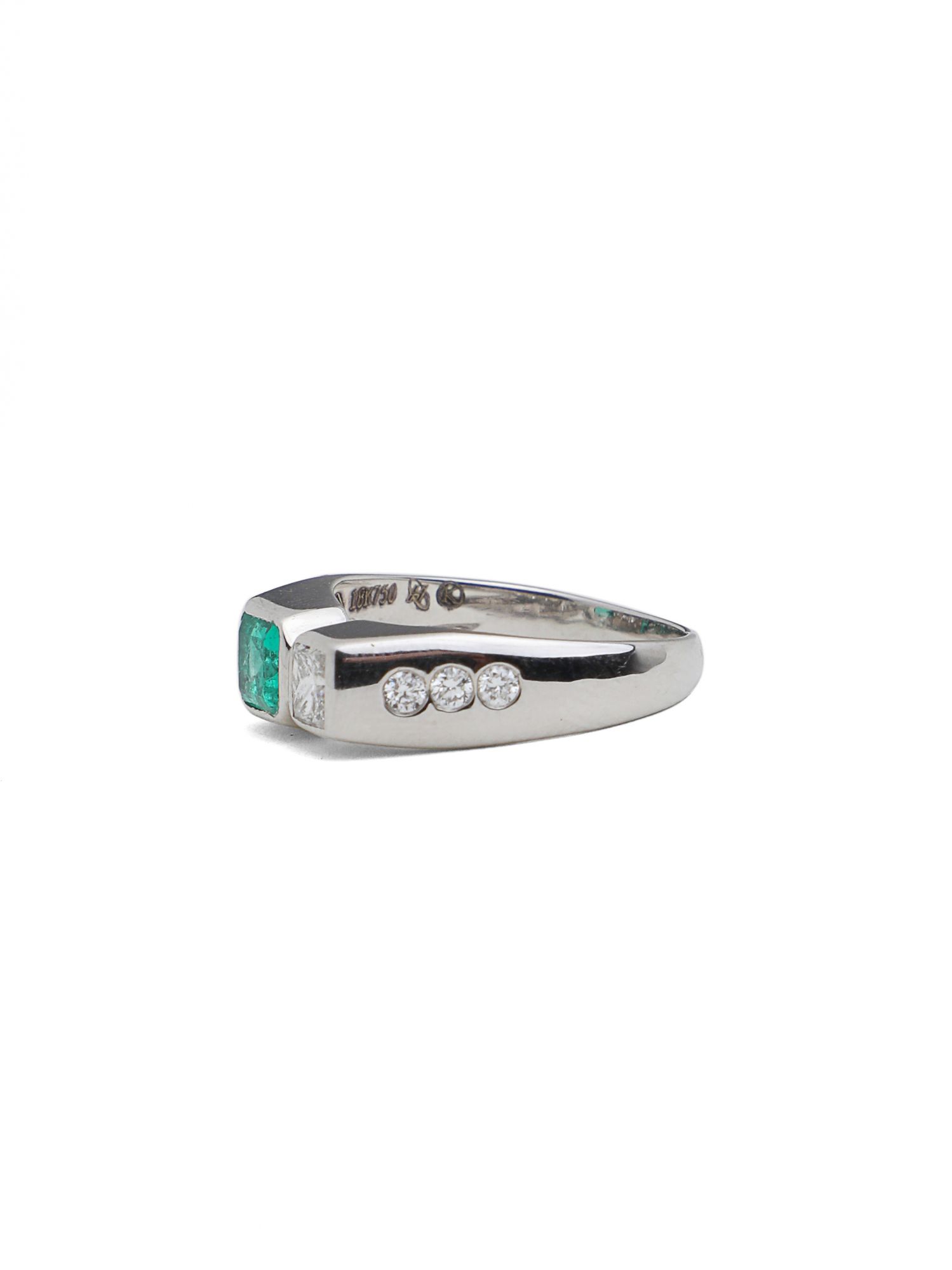 Rendezvous Diamond Emerald Ring