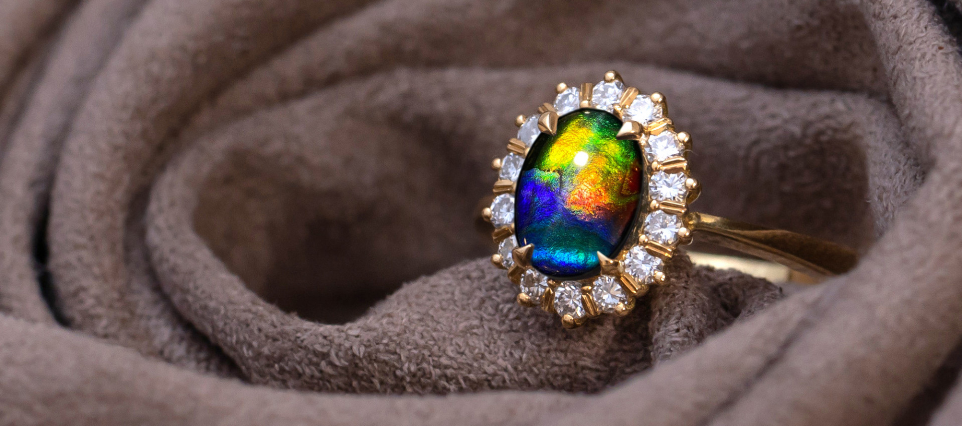 Ammolite stone ring with brown background