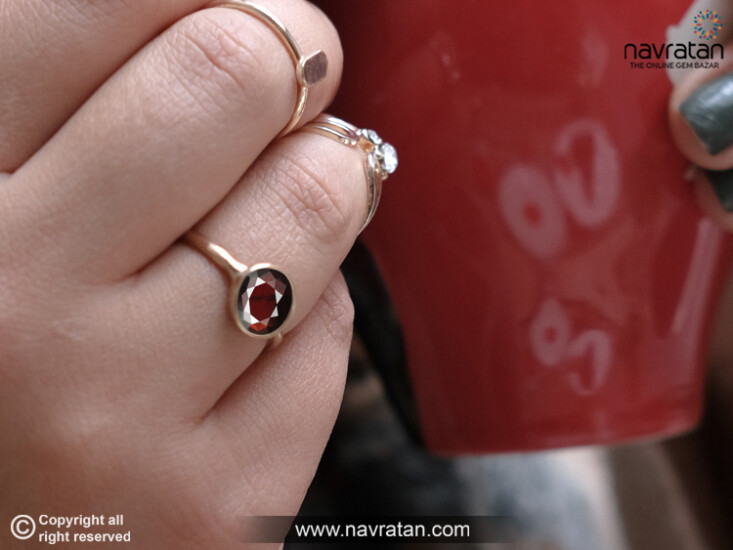 Garnet stone ring