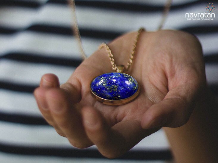 Lapis lazuli pandent on the girl hand