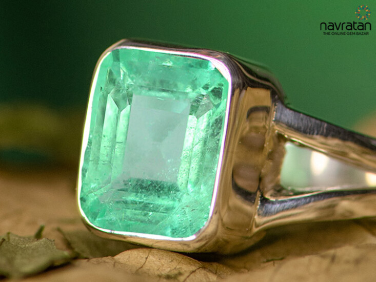 emerald stone ring