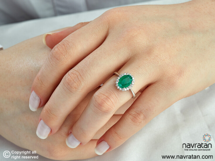 emerald stone engagement rings