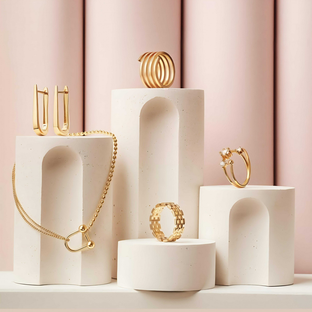 Must-Have Jewelry Pieces for a Boho Chic Look
