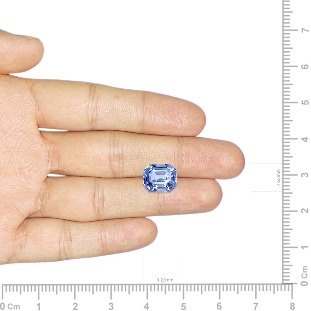 Blue Sapphire - 3.62 Carat