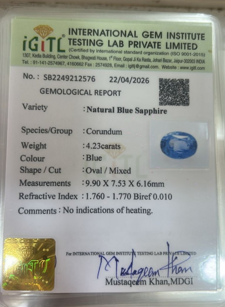 Blue Sapphire - 4.23 Carat