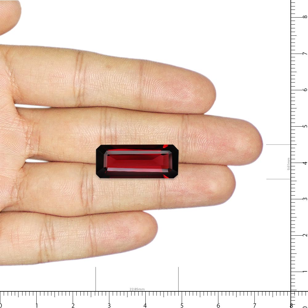 Garnet - 14.81 Carat