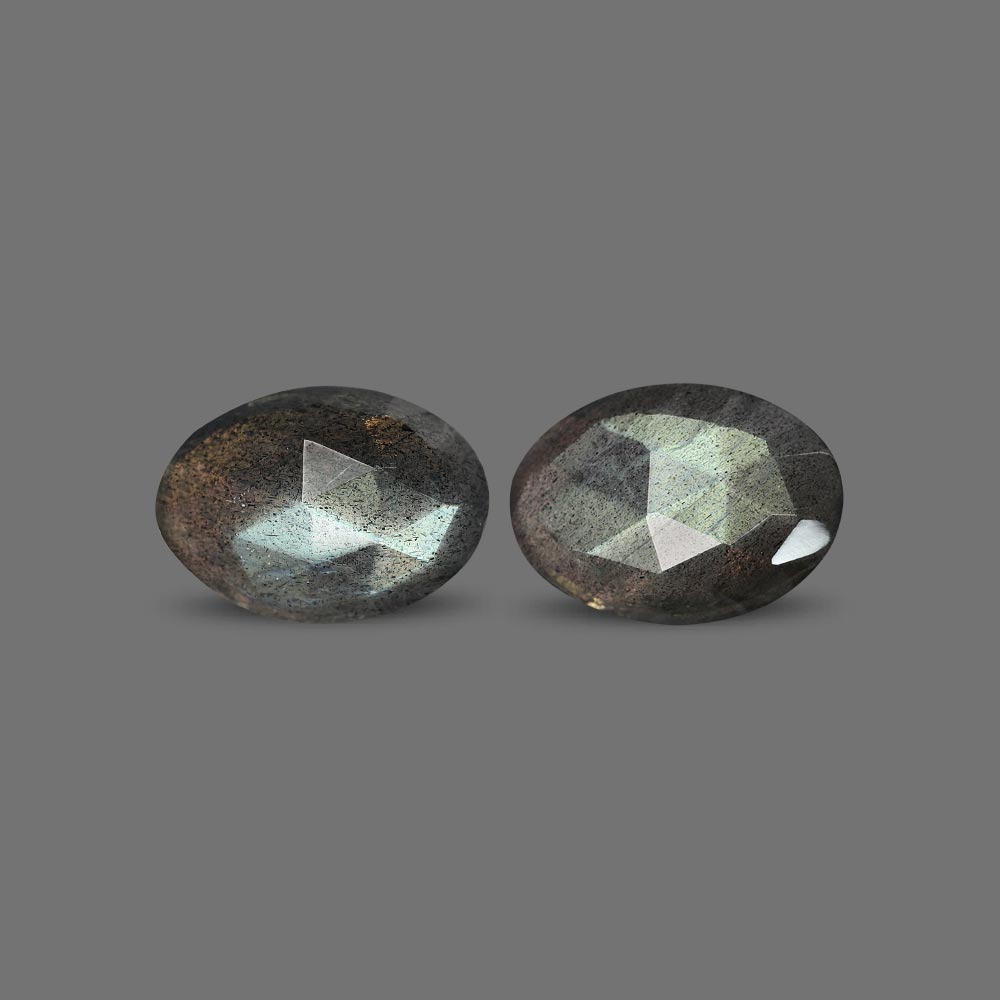 Labradorite - 10.65 Carat