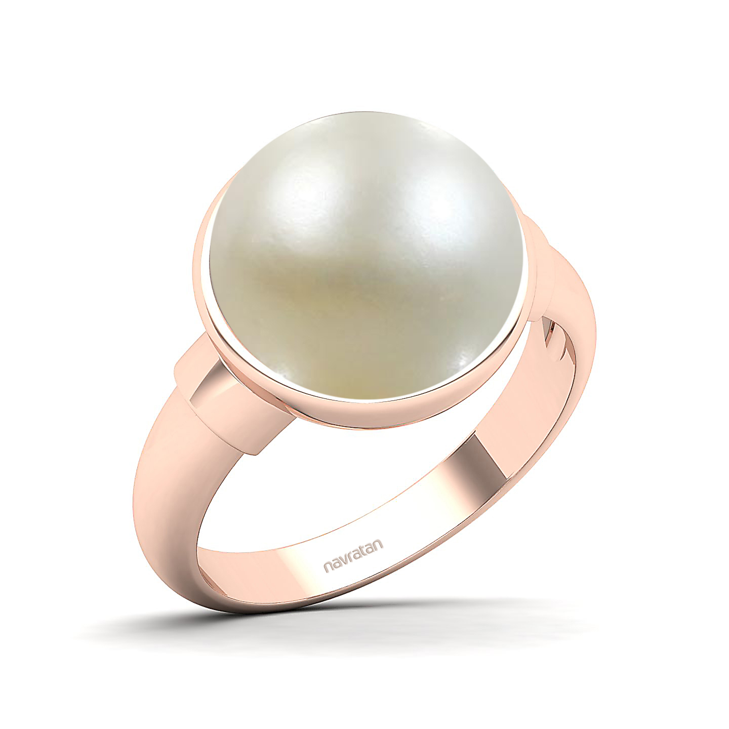 The sleek pearl gold ring