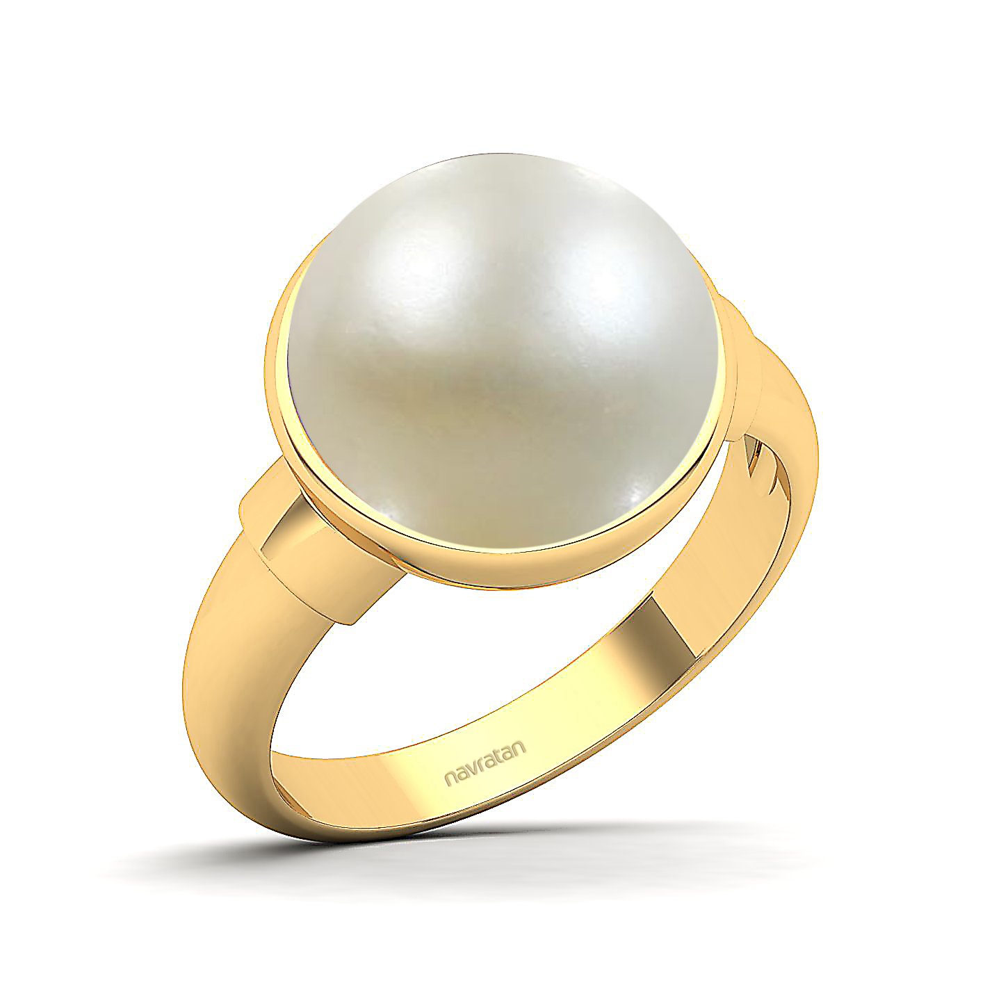 The sleek pearl gold ring