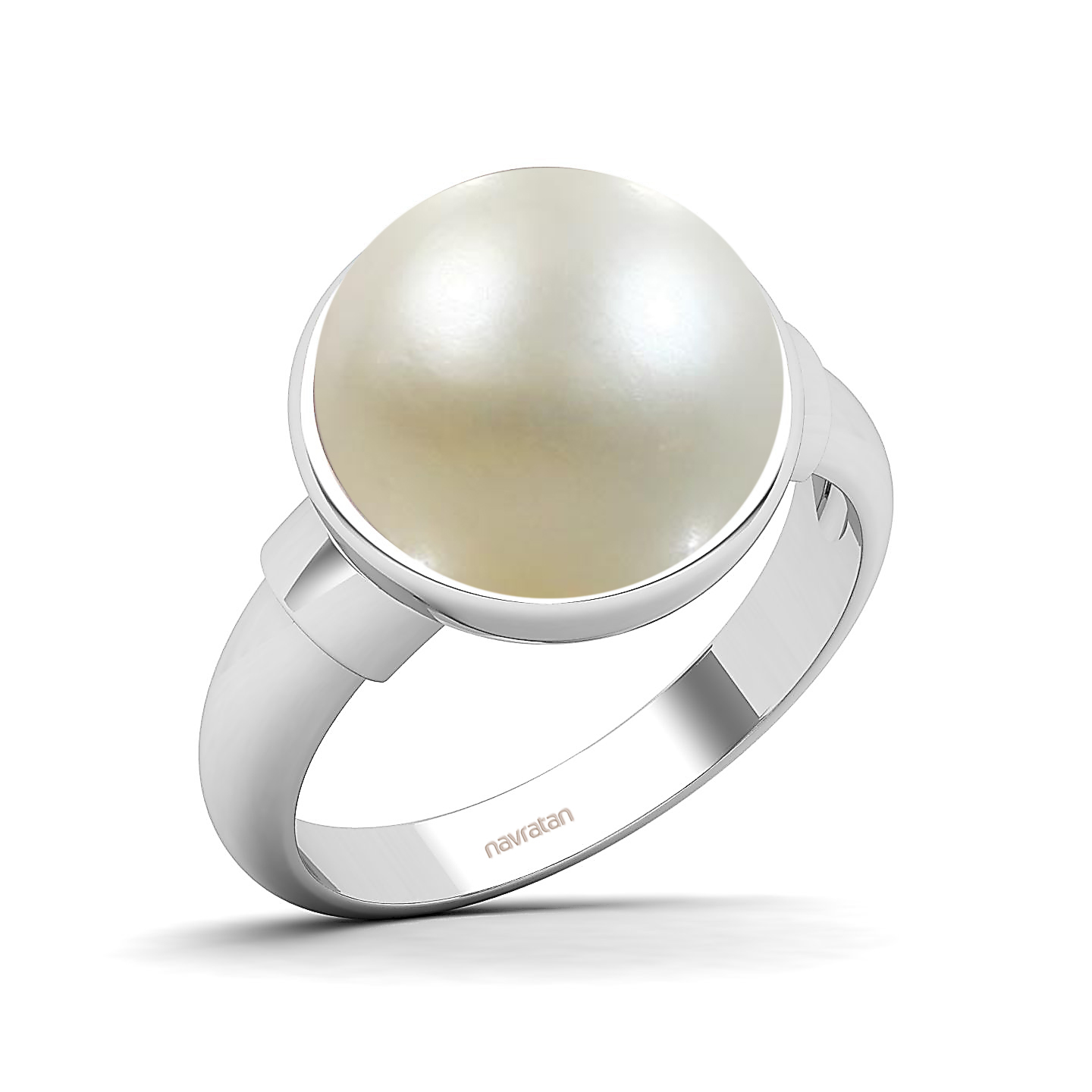 The sleek pearl gold ring