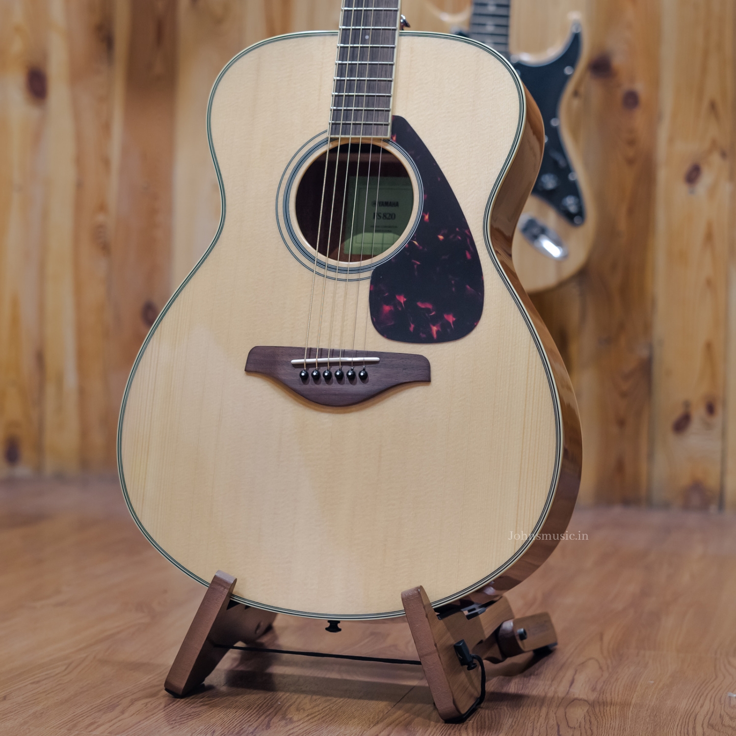 Yamaha FS820 Acoustic Guitar