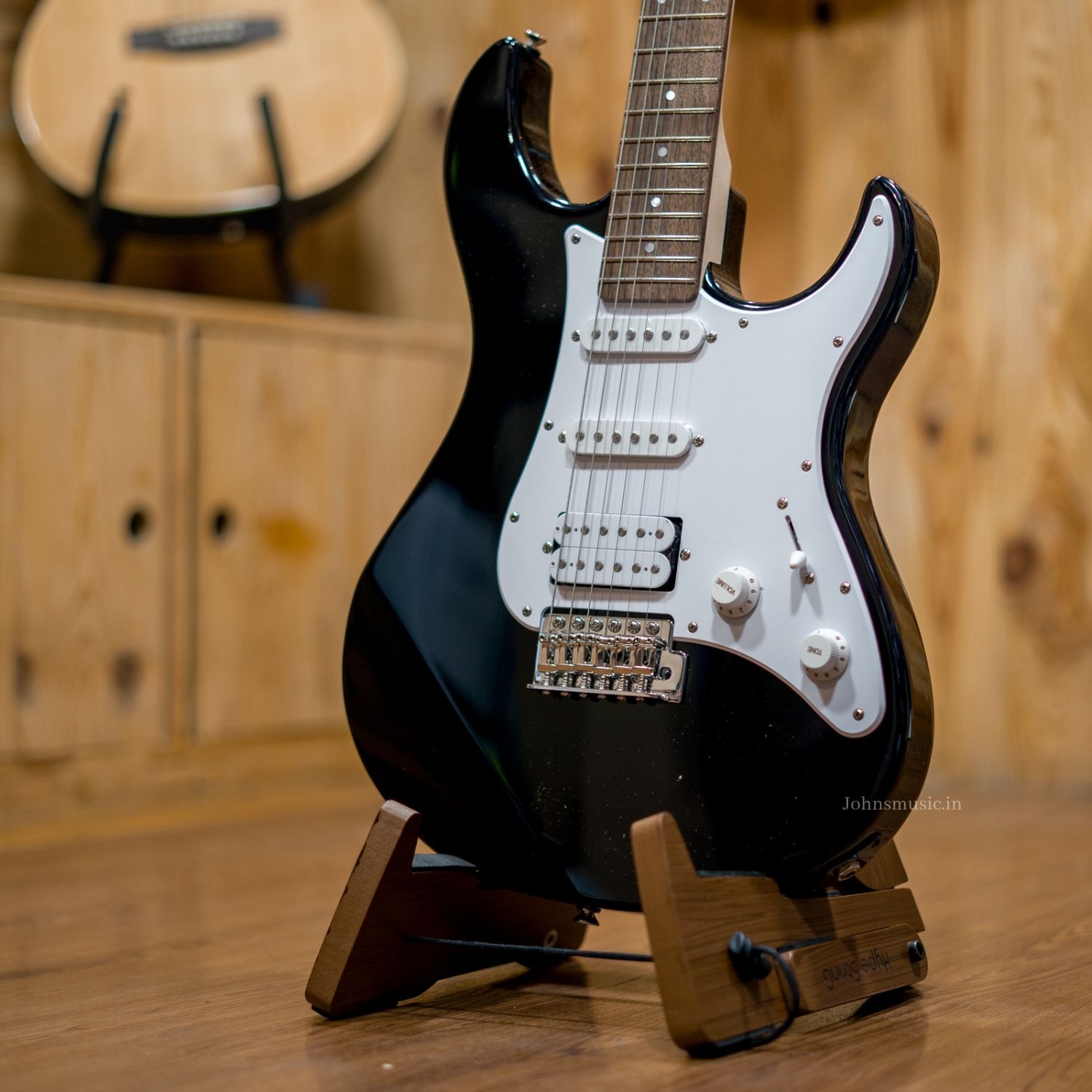 Yamaha Electric Guitar Pacifica 012