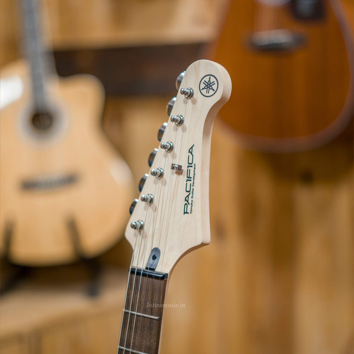 Yamaha Electric Guitar Pacifica 012