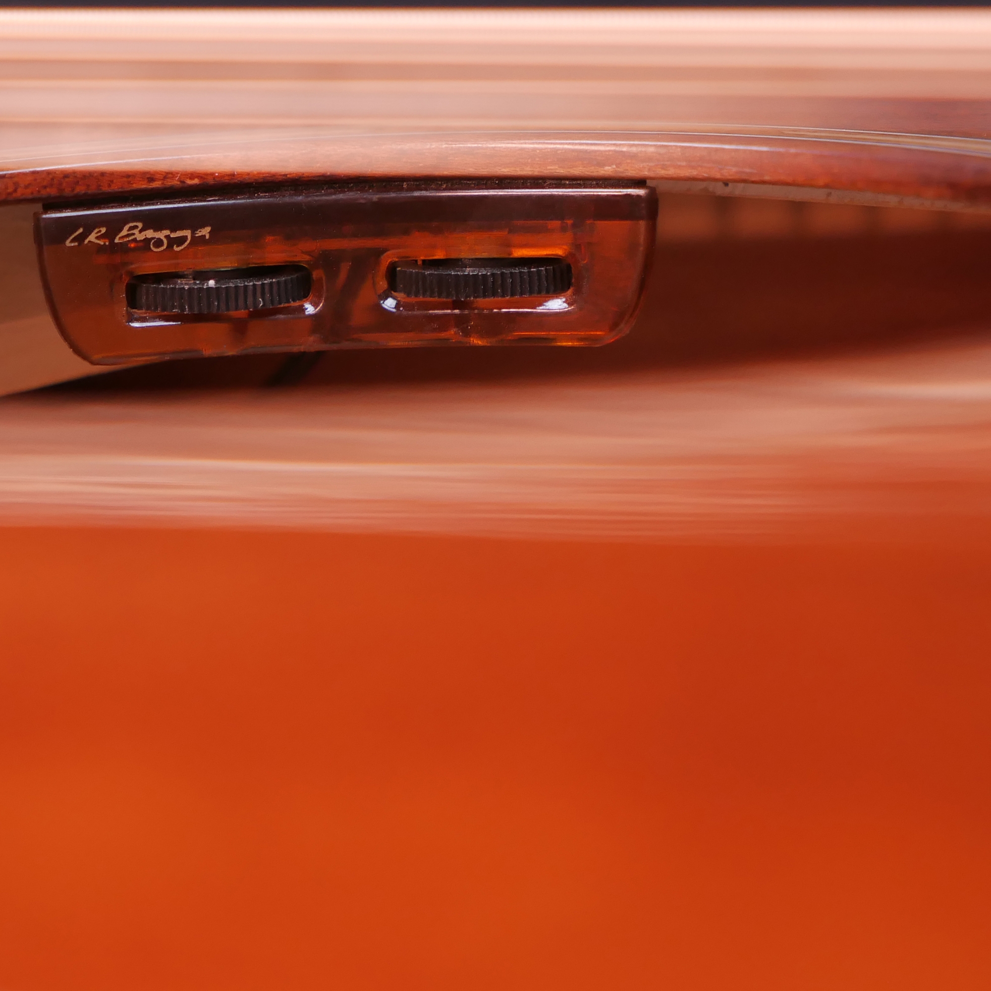 Vespera Hex VG320E Natural Solid Top with LR Baggs Element VTC EQ online in India at johnsmusicin at the lowest price Online price in India