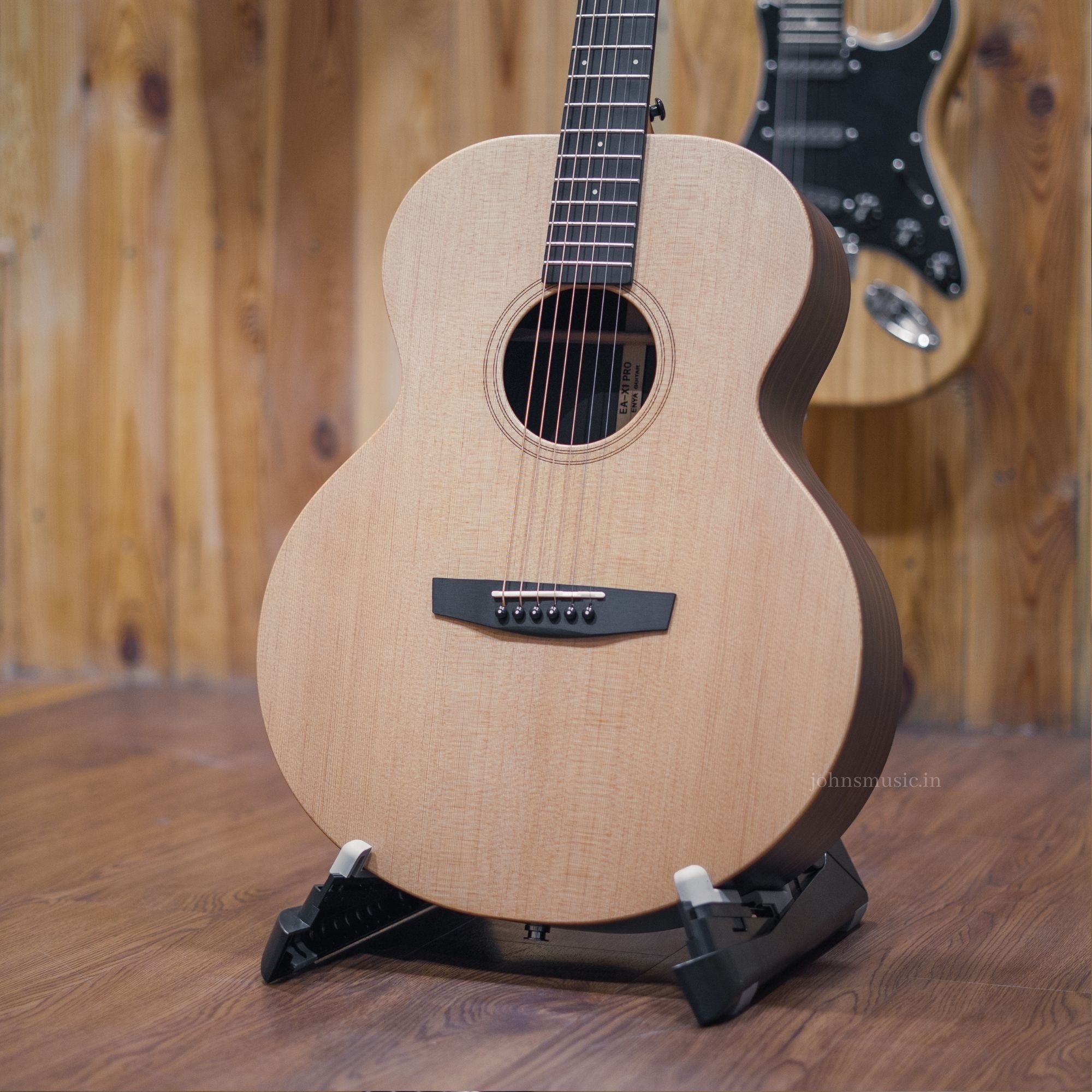 Best transacoustic guitar online buy in India