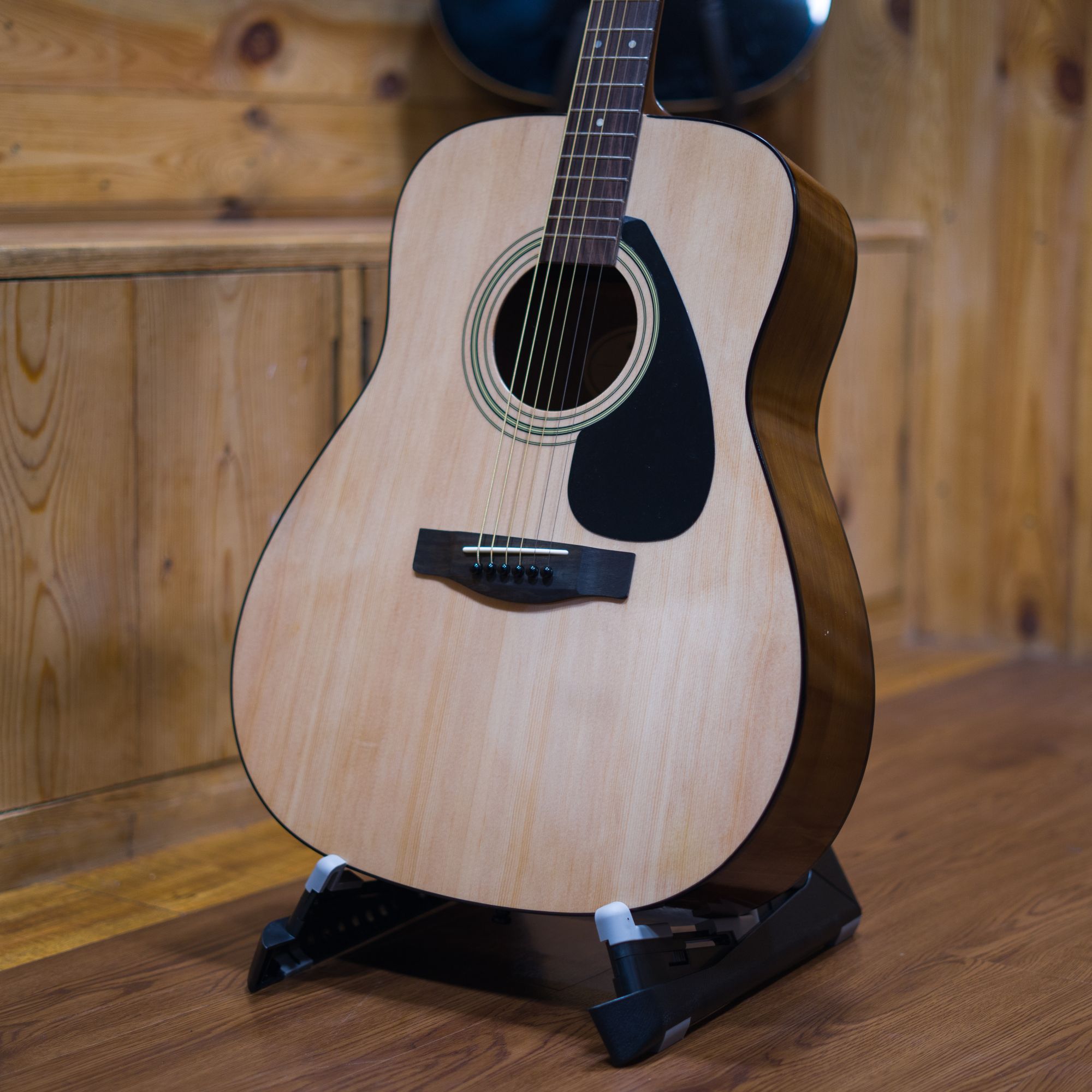 Yamaha F310 Dreadnought Acoustic Guitar with Padded Bag and Pics - Natural