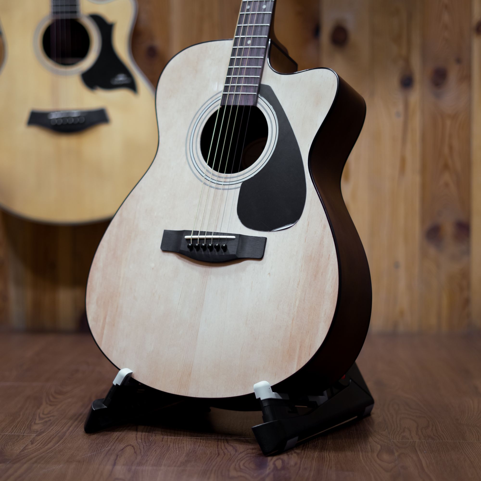 Yamaha Fs80c Acoustic guitar online price in india