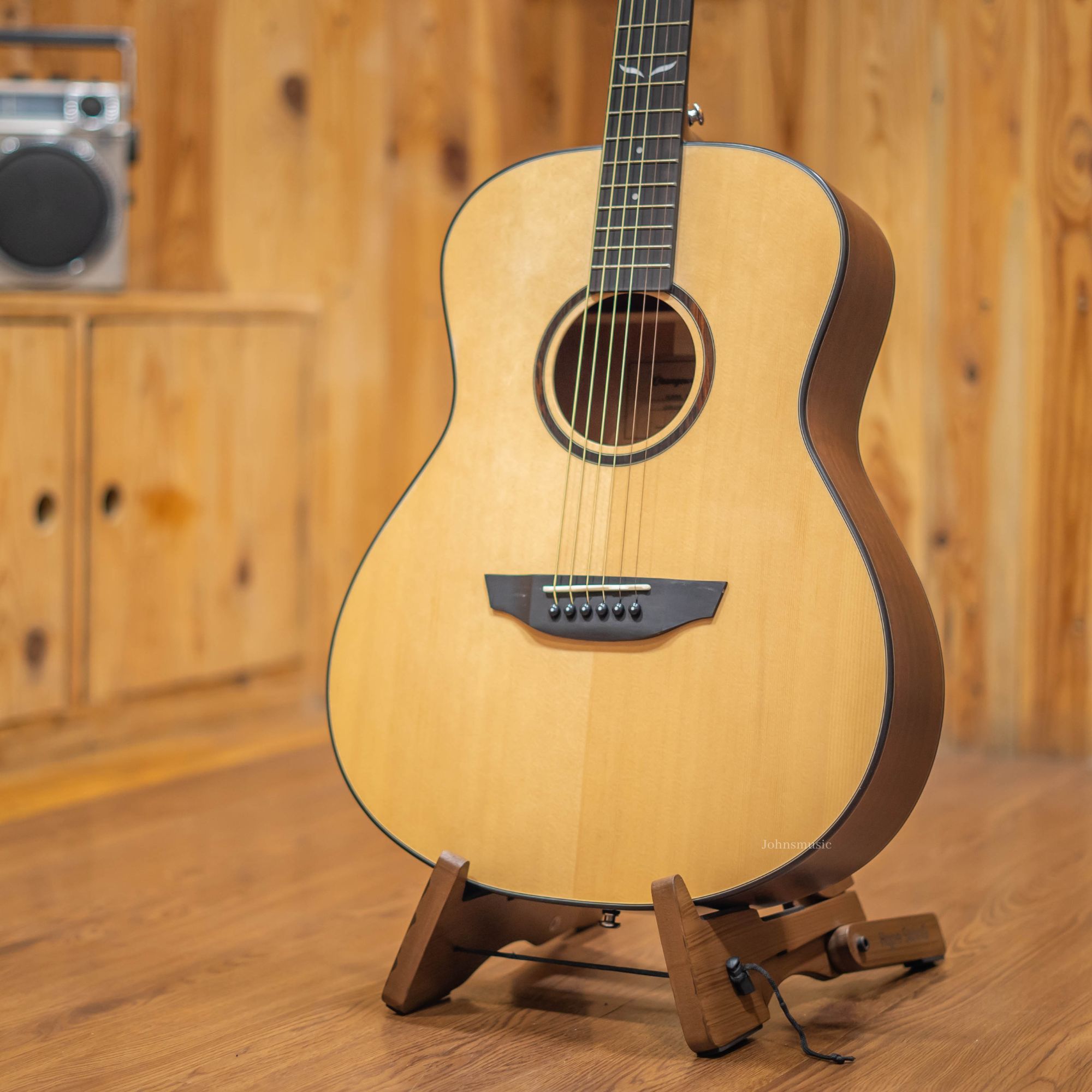 Orangewood Oliver Spruce Acoustic Guitar Online price in India