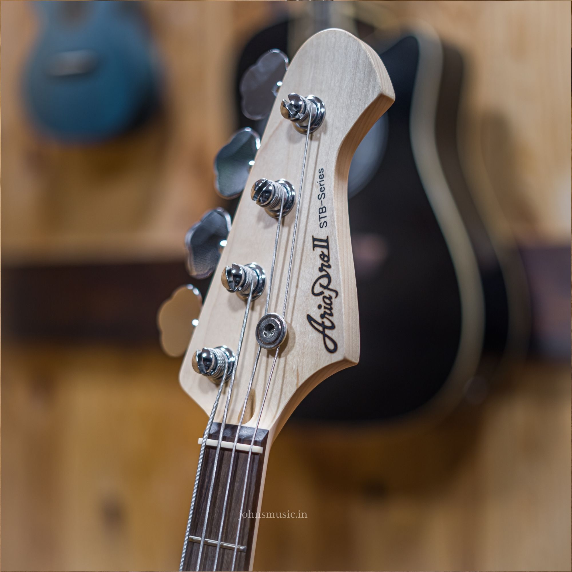 aria beginner bass guitars online price in India