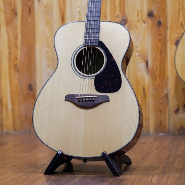 Yamaha FS800 Concert Acoustic Guitar