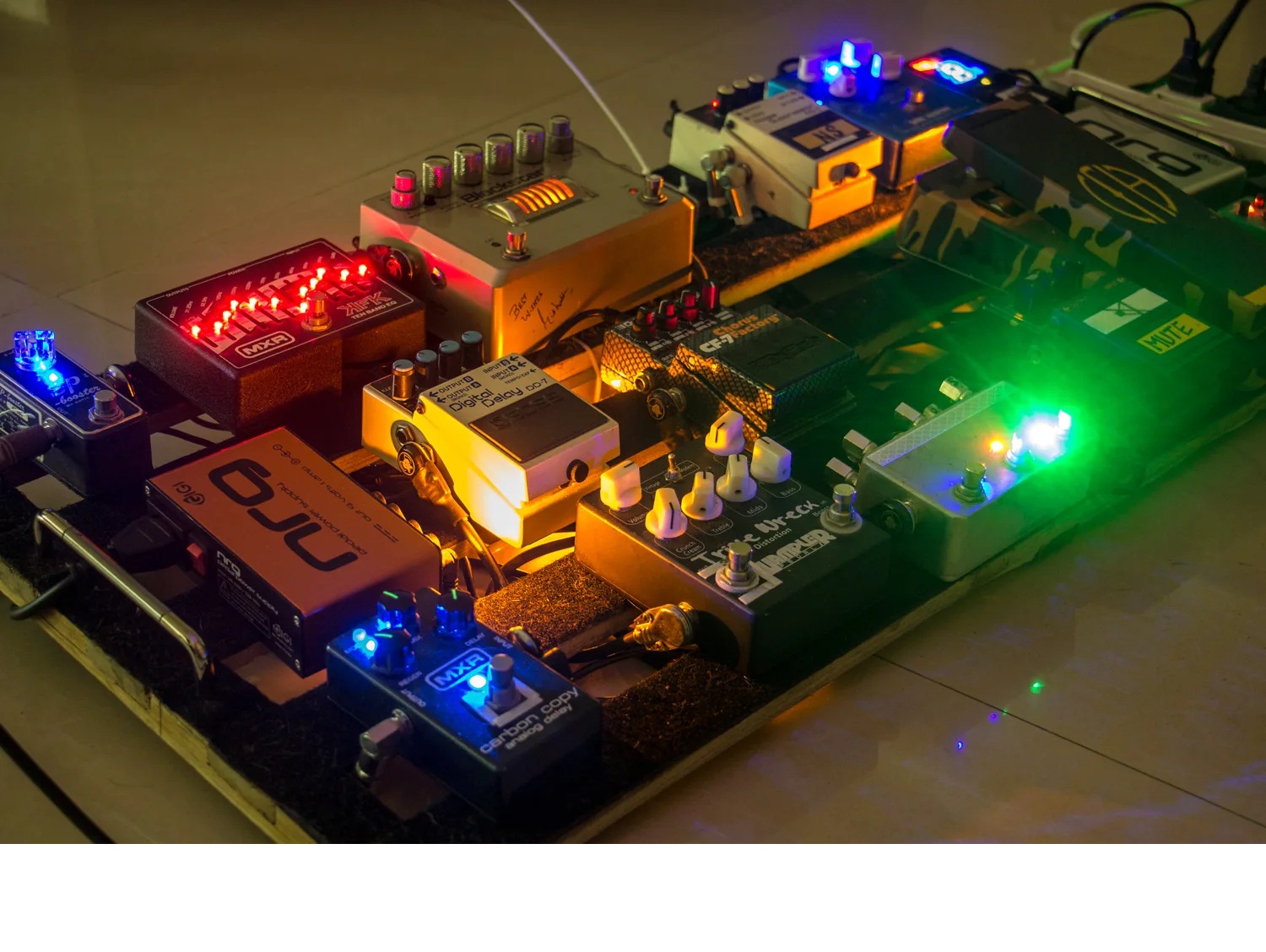 NRG Pedal Power Supply  9volts 1amp Center -ve Silver