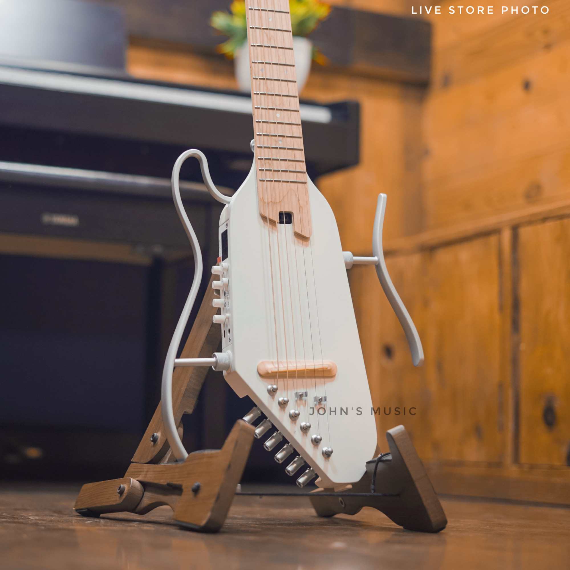 Donner hush i pro white guitar online price in India