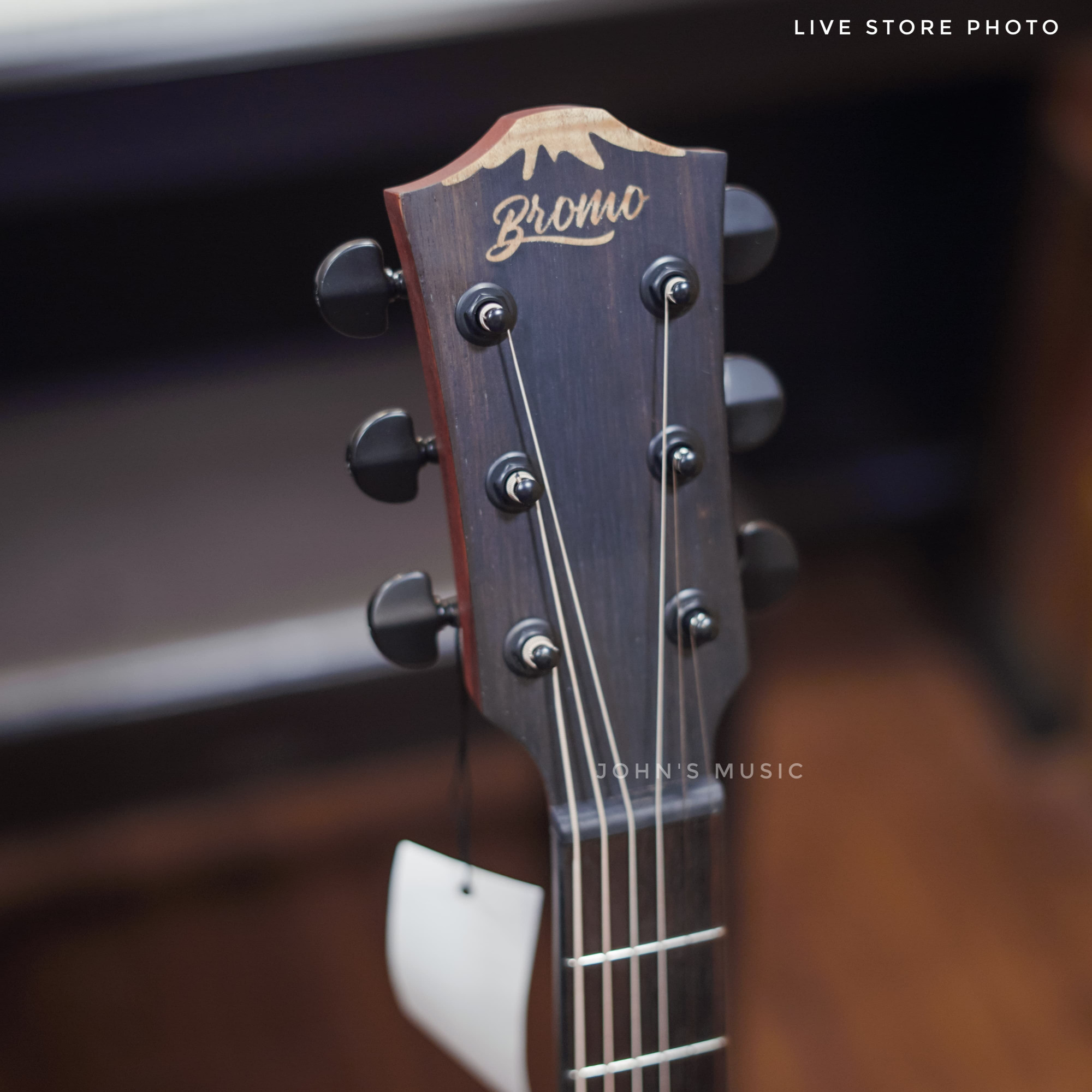 Bromo BAA2 acoustic guitar online price in India