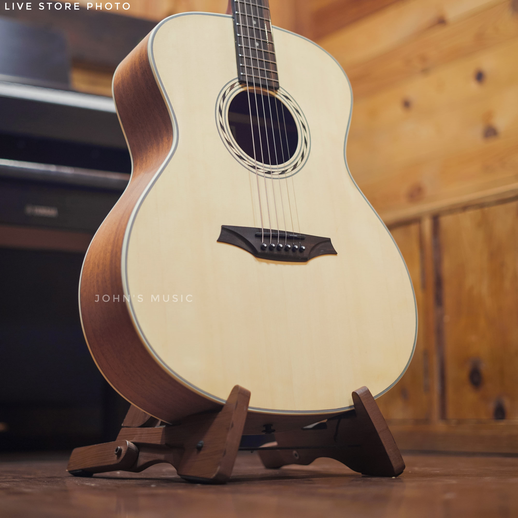 Bromo BAA2 acoustic guitar online price in India