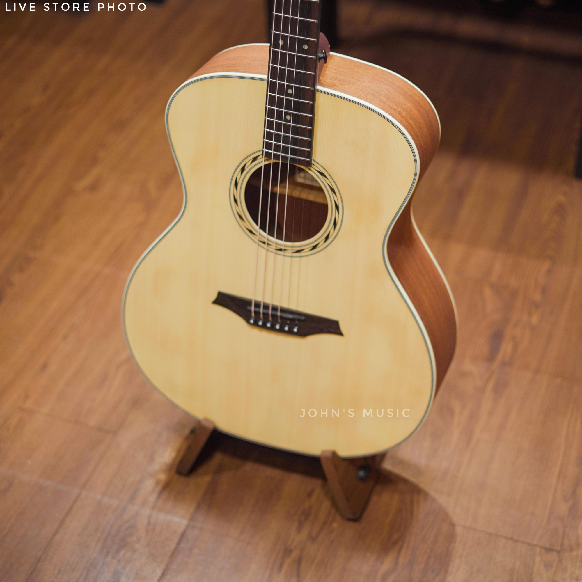 Bromo BAA2 acoustic guitar online price in India
