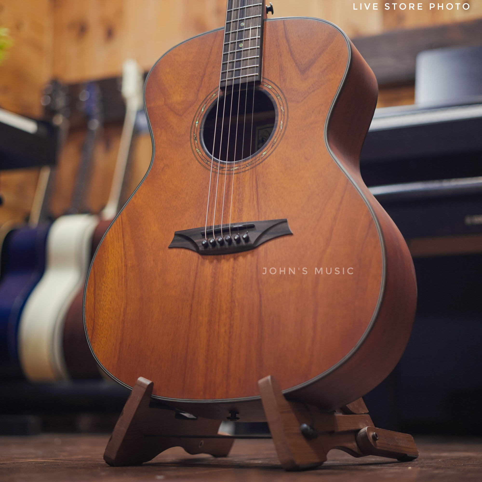Bromo BAT2m acoustic guitar online price in India
