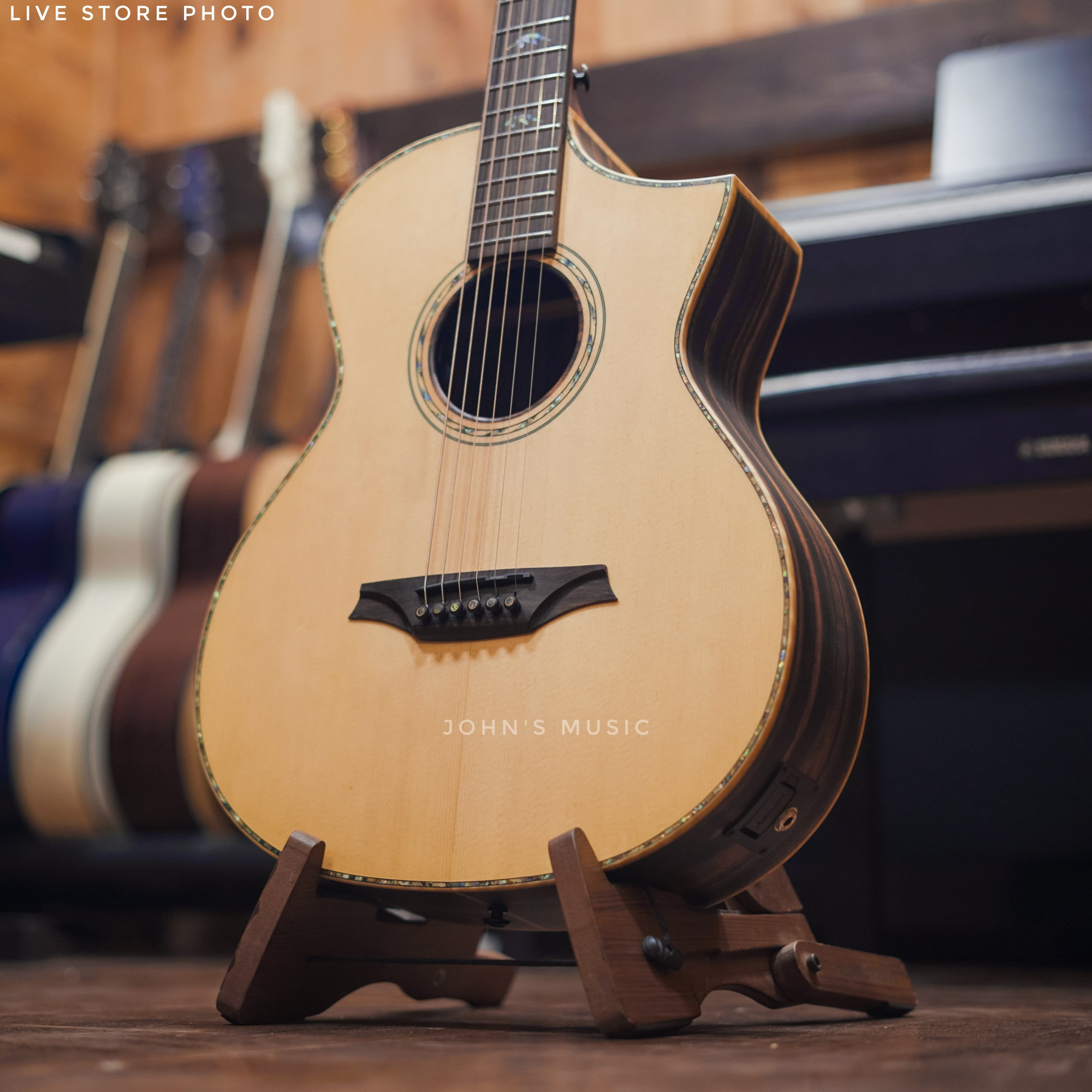 Bromo BAR5ce acoustic guitar online price in India