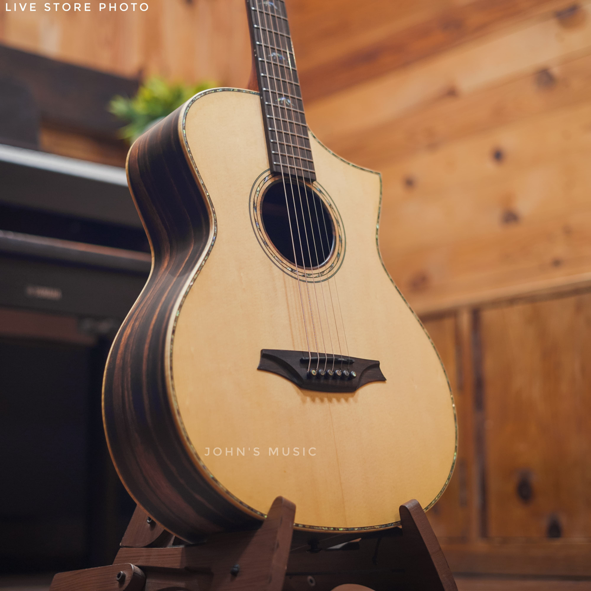 Bromo BAR5ce acoustic guitar online price in India
