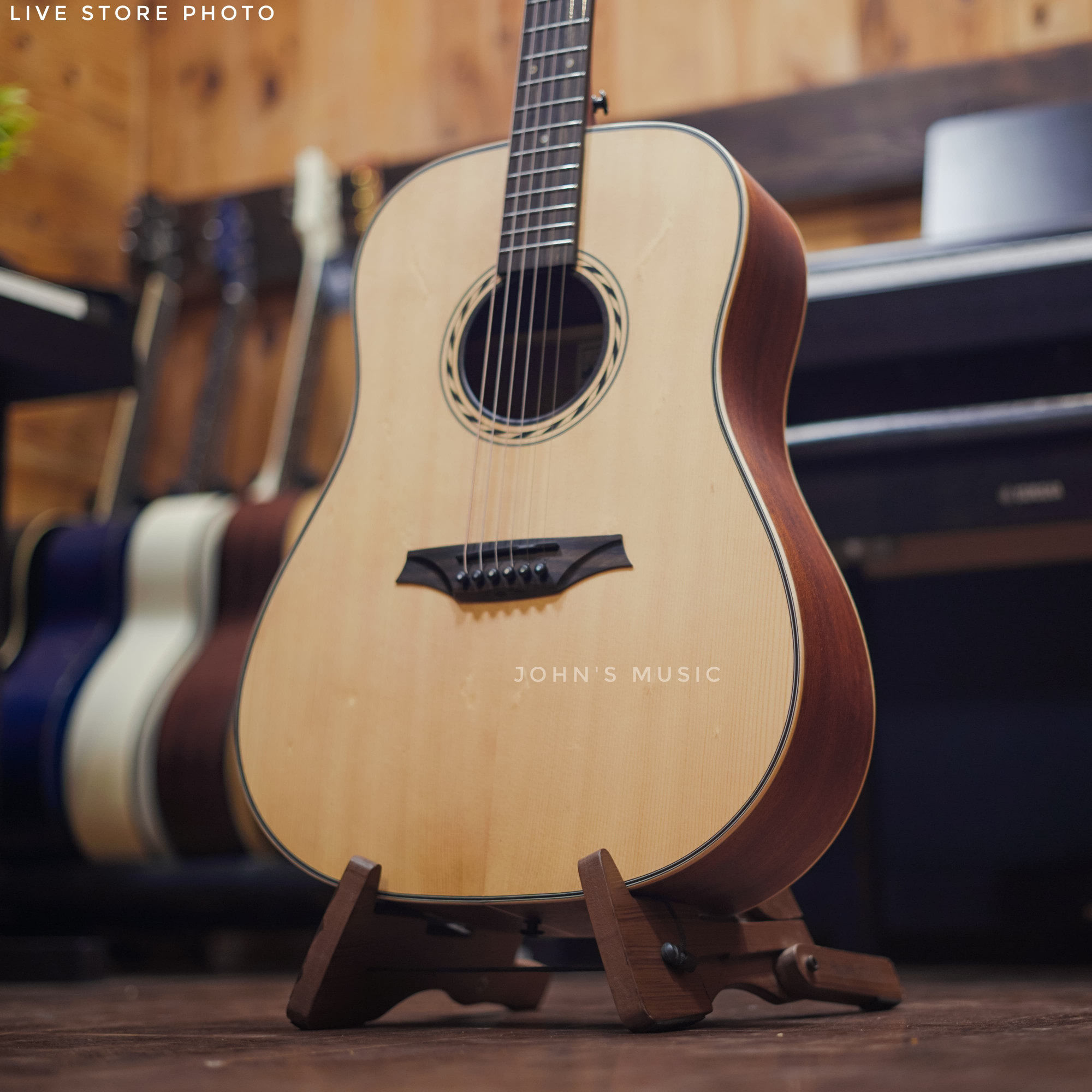 Bromo BAT1 guitar online price in India