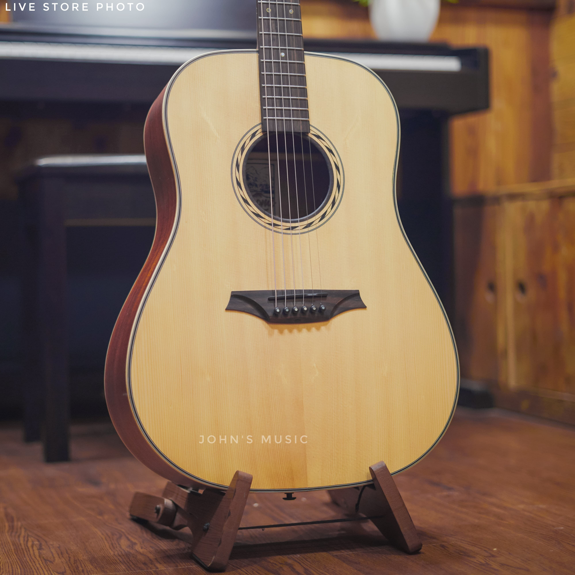 Bromo BAT1 guitar online price in India