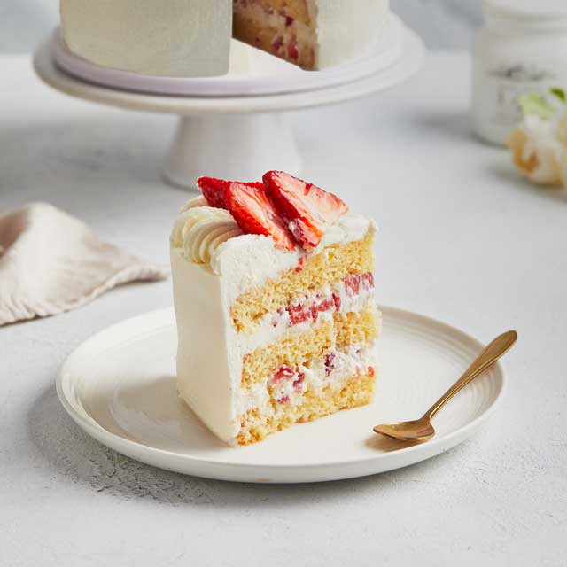 Strawberry Cream Cake Eggless