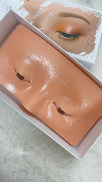 Silicone eyes