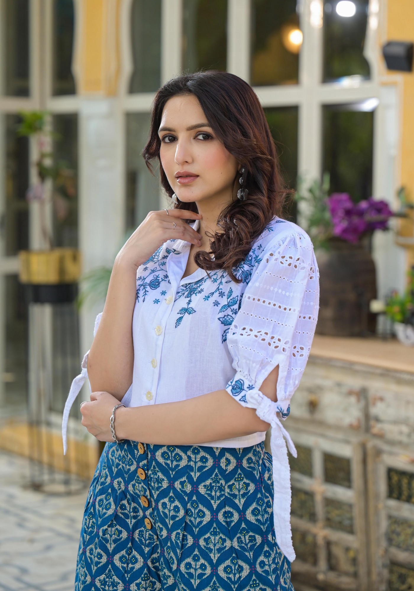 Off White & Indigo Floral Printed Top & Pant Set With Thread Work