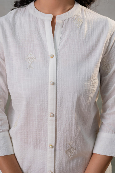 Cotton Bloom White Textured Straight Kurta