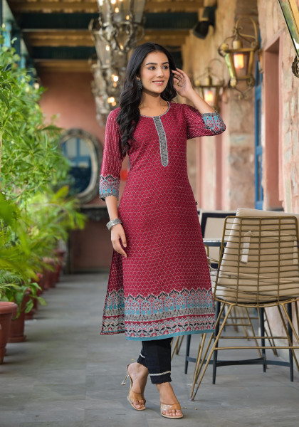 Maroon Ethnic Motif Printed Viscose Kurta With Beads & Thread Work