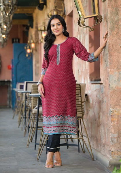 Maroon Ethnic Motif Printed Viscose Kurta With Beads & Thread Work