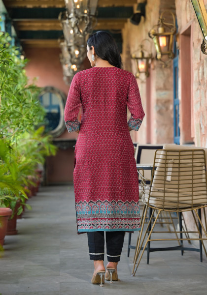 Maroon Ethnic Motif Printed Viscose Kurta With Beads & Thread Work