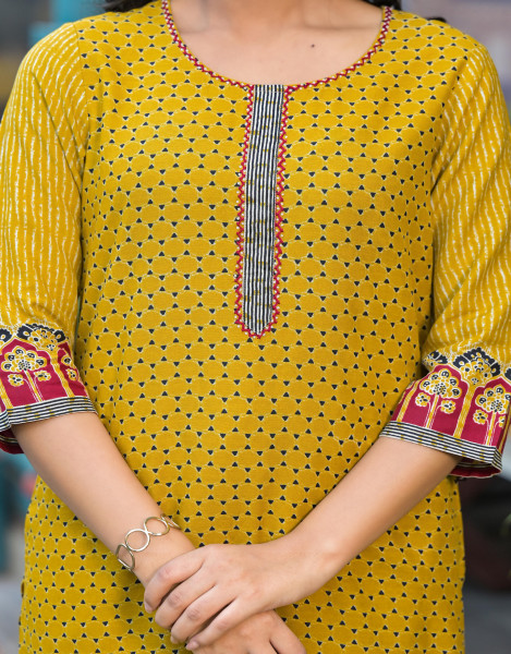 Mustard Ethnic Motif Printed Viscose Kurta With Beads & Thread Work
